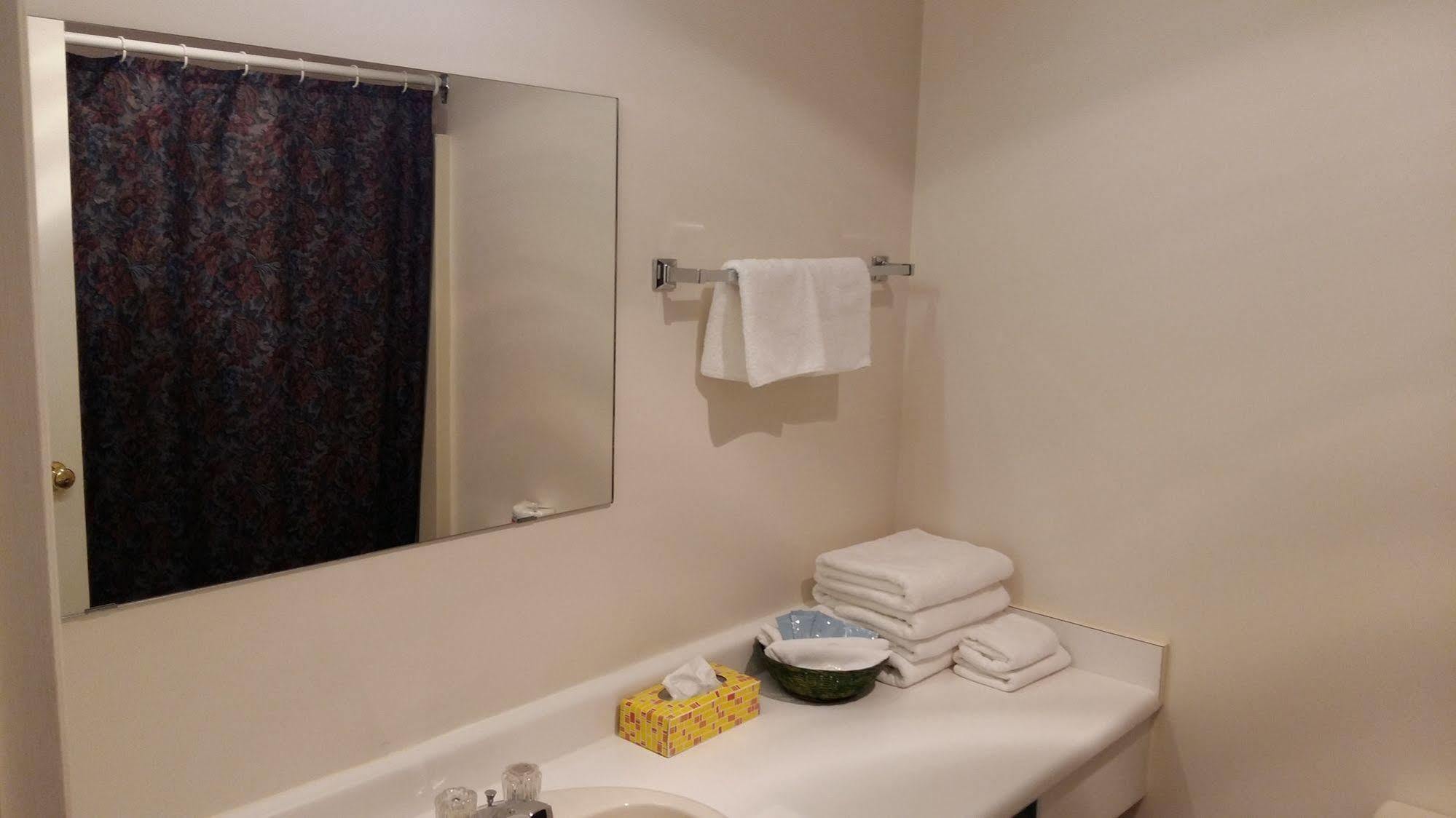 Chase Country Inn Экстерьер фото