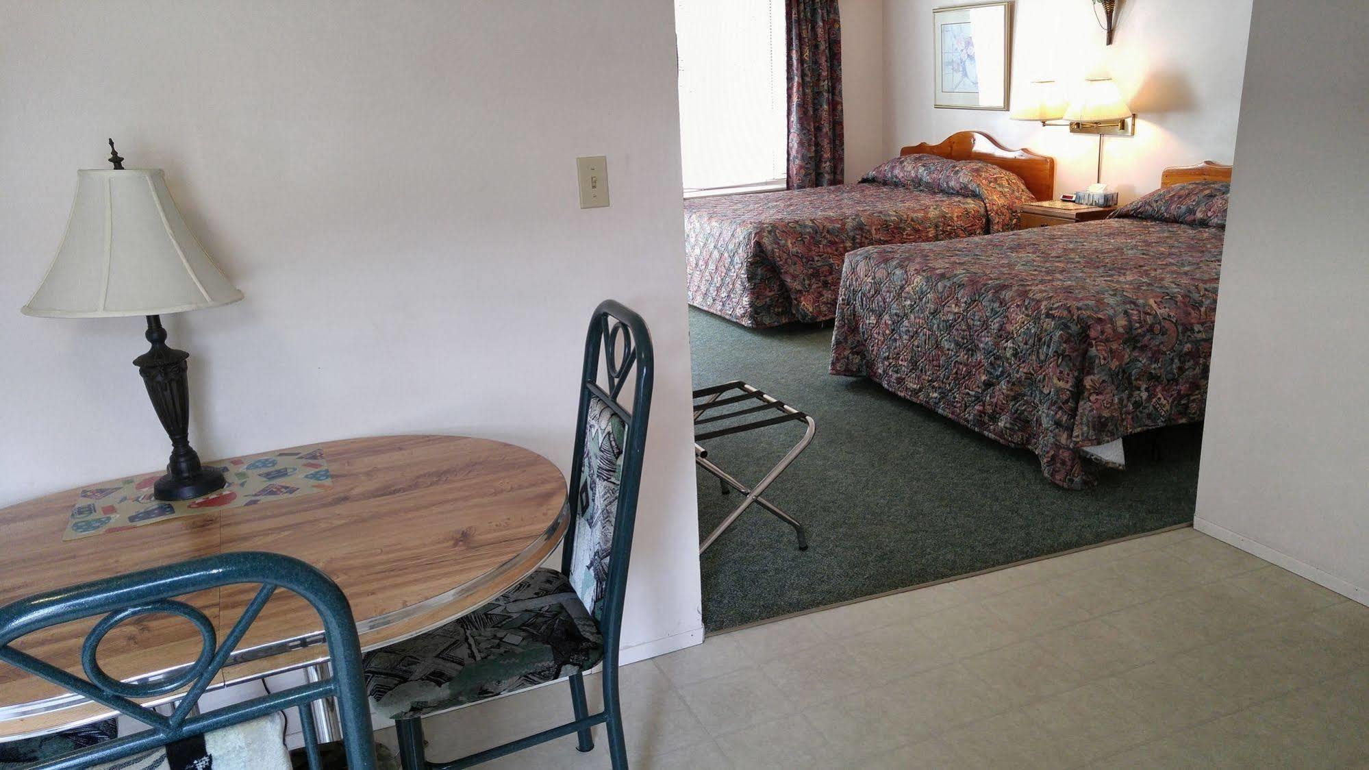 Chase Country Inn Экстерьер фото